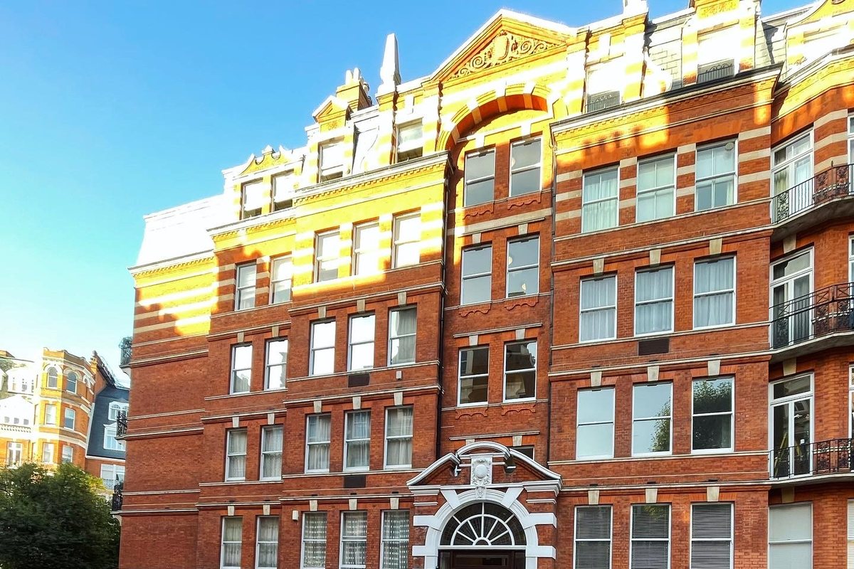 Kensington Court Mansions, W8
